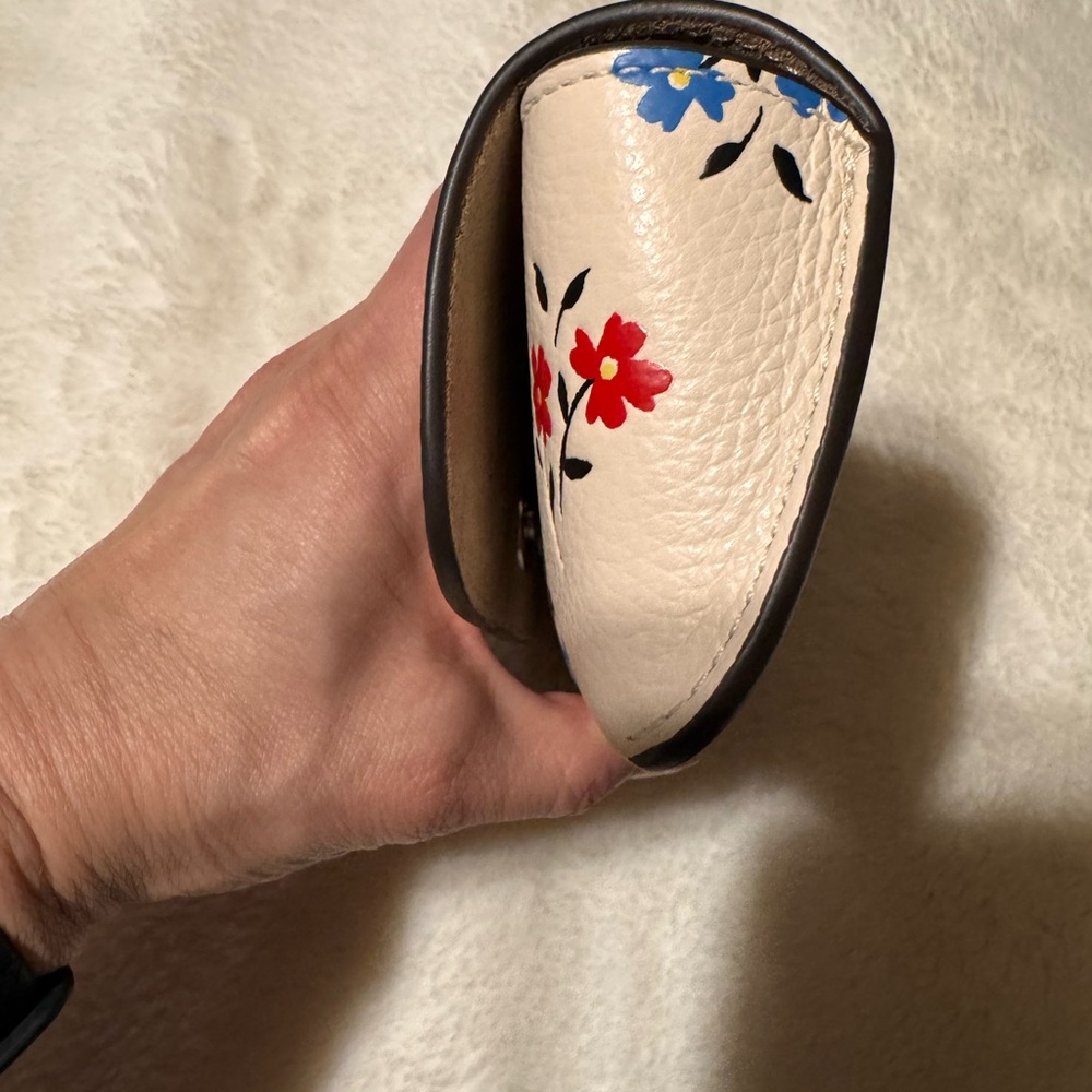 Coach Sunglasses Case with Floral Print in Pebbled Leather (Chalk Multi) - Picture 5 of 7